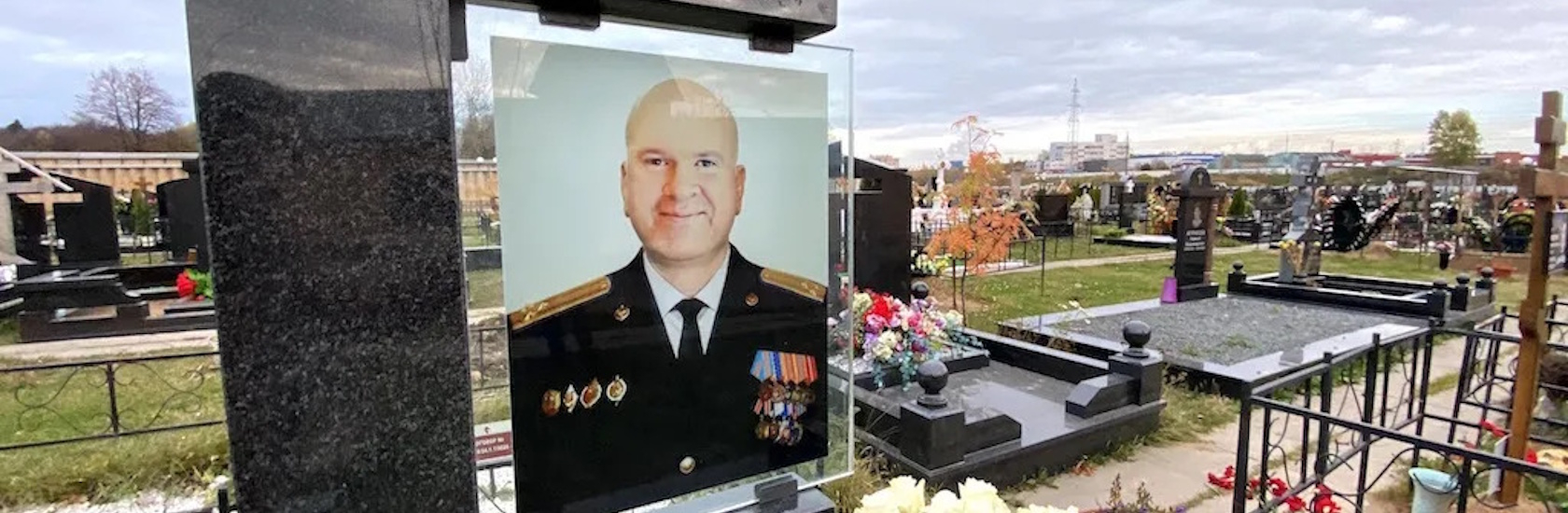 Основные преимущества фото на стекле на памятник